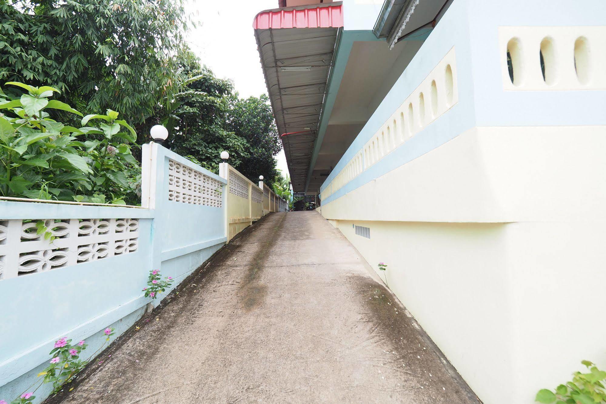 Sangaroon Hotel Pua Exterior photo